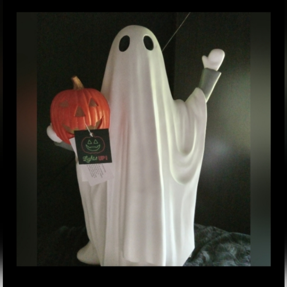 Ghost holding jackolantern , light up ghost holding pumpkin , pumpkin ghost NWT